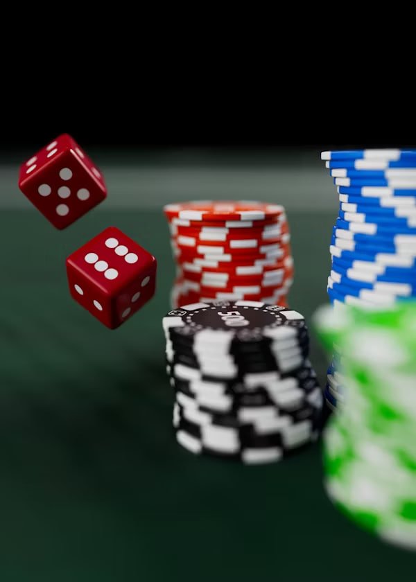 Filipino player enjoying online bingo on jl123 mobile app with bingo card on screen